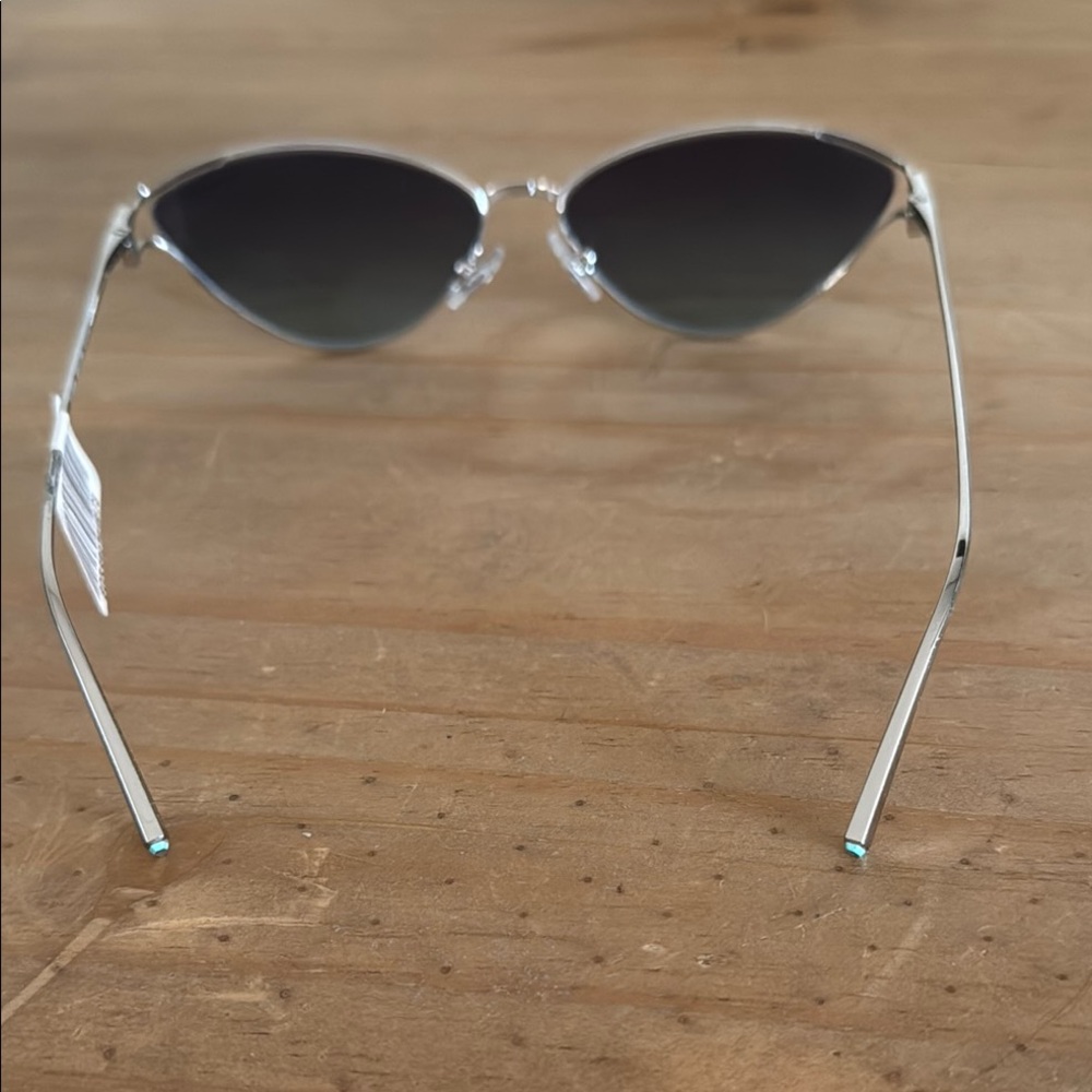 Stylish Silver Sunglasses - Picture 5 of 8